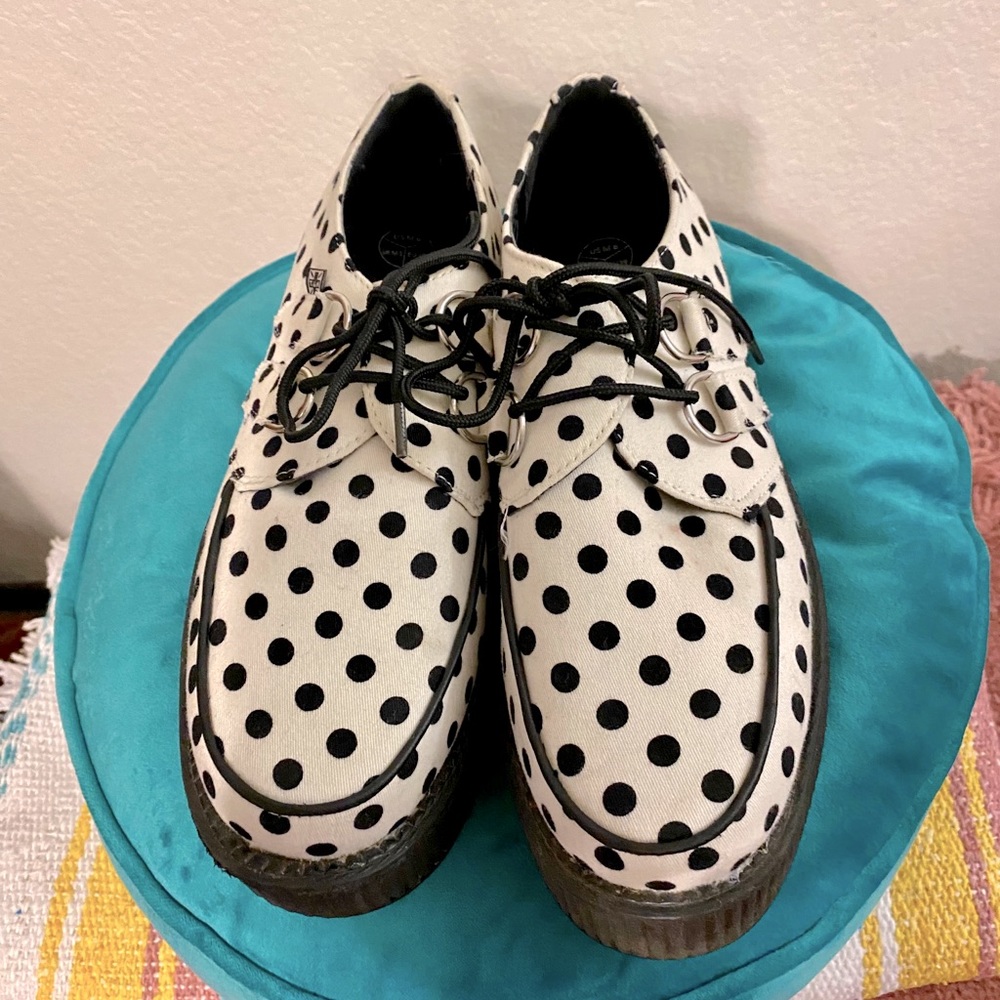 White black polka dot Tuks size US M 6